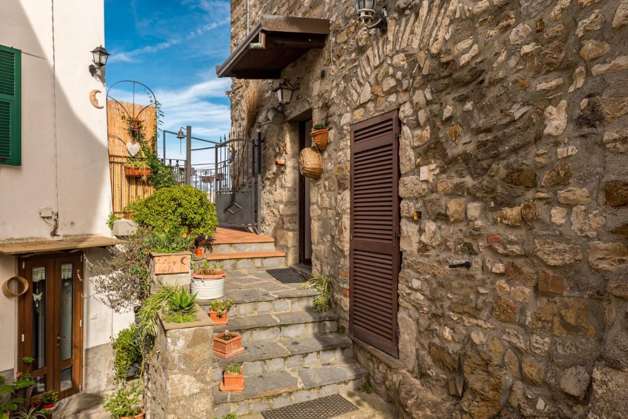 La Luna Nel Castello Vezzano Ligure Exteriör bild