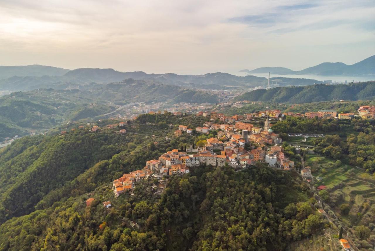 La Luna Nel Castello Vezzano Ligure Exteriör bild